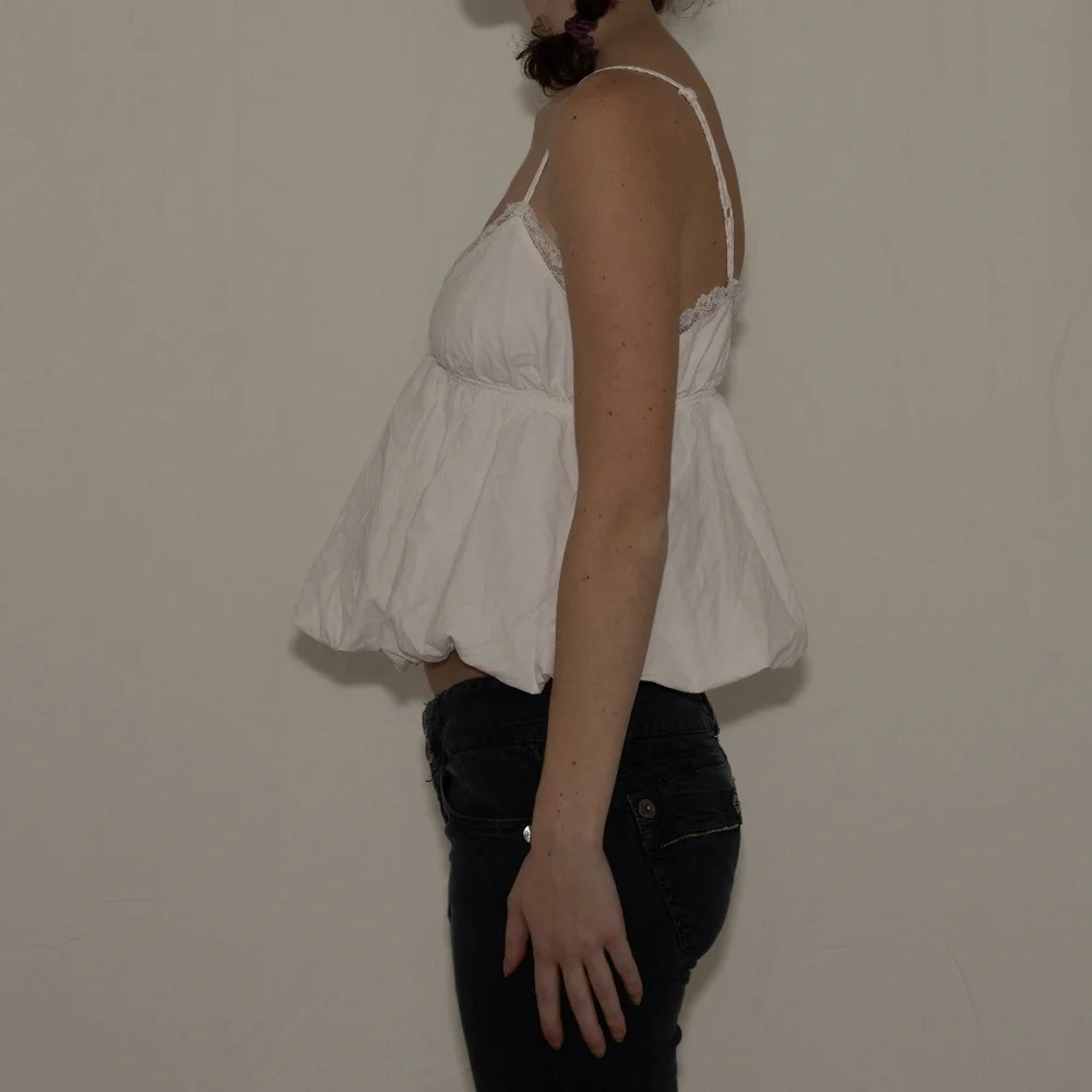 White bubble hem tank top w/ lace size medium polyester - Picture 2 of 5